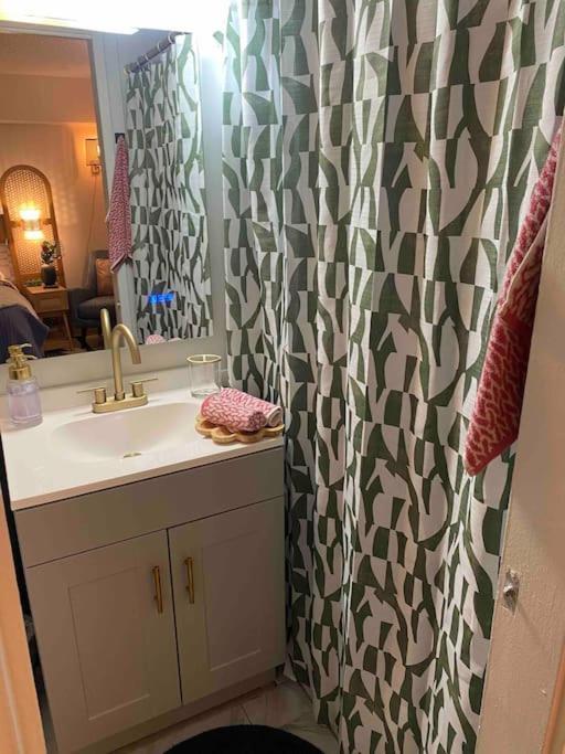 Seashore Waikiki Studio 1 Block From A Beach No Resort Fees Χονολουλού Εξωτερικό φωτογραφία